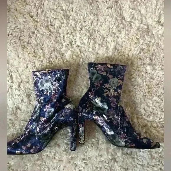 RENVY Ankle Floral Boots - Women’s - Picture 5 of 9